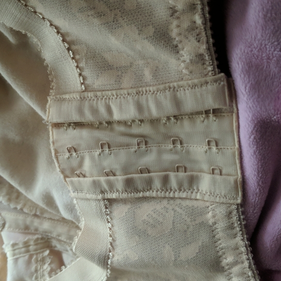 NWOT Bra 42ddd Playtex beige no wire. - Picture 5 of 7